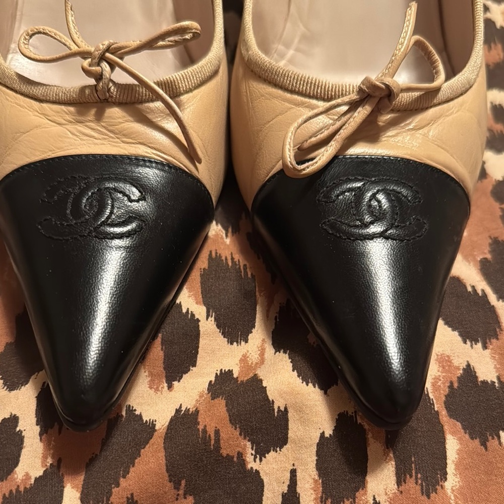 Chanel Women's Black and Tan Leather Shoes